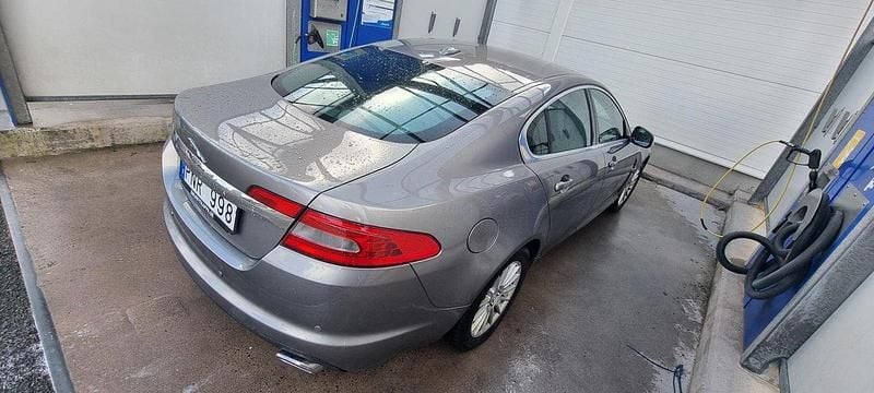 Grå Begagnad 2009 Jaguar XF Sedan | 62 000 kr (Superpris) - Bild 1/4