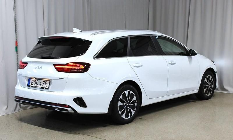 Begagnad Kia Ceed Sportswagon 2022 Vit Kombi