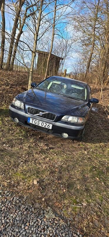 Begagnad 2002 Volvo S60 Sedan | 15 000 kr (Bra pris) - Bild 1/4