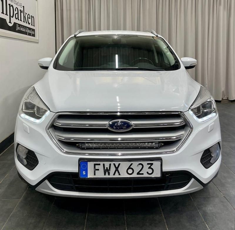 Begagnad Ford Kuga Titanium 150 HK (110 kW) 2017 Vit SUV