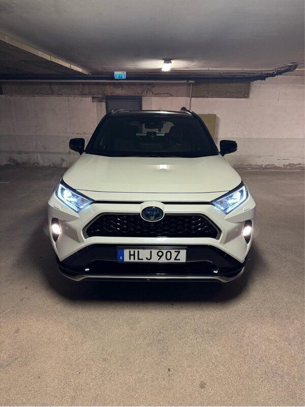Vit Begagnad 2021 Toyota RAV4 Hybrid Premium SUV | 449 000 kr (Bra pris) - Bild 1/4