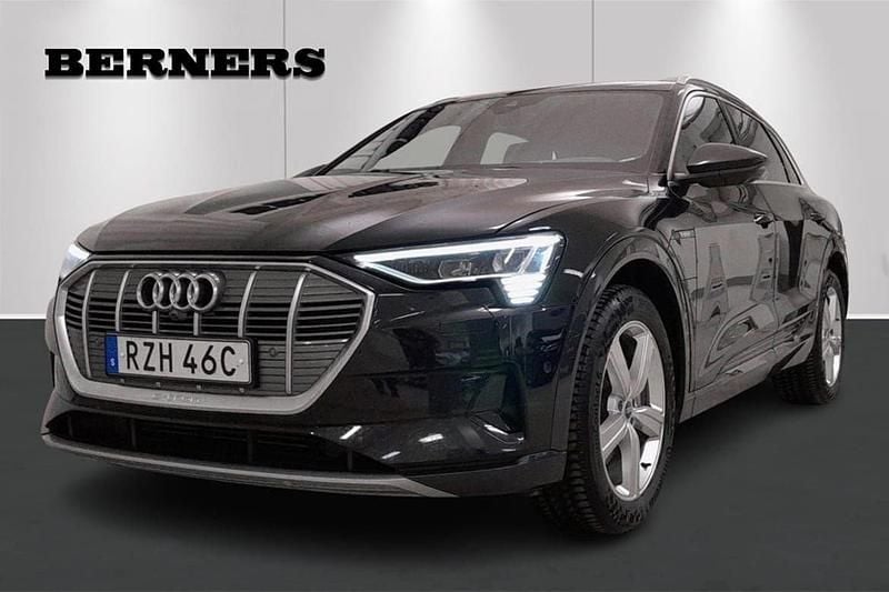 Svart Begagnad 2022 Audi e-tron Design SUV | 399 900 kr (Marknadspris) - Bild 1/4