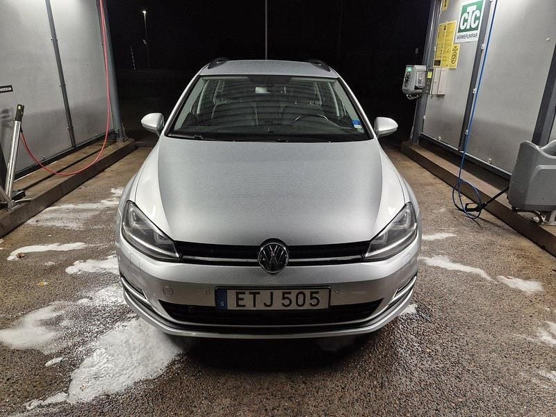 Silver Begagnad 2015 VW Golf VII Kombi | 79 000 kr (Marknadspris) - Bild 1/4