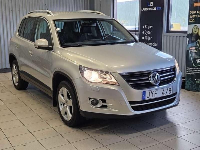 Silver Begagnad 2010 VW Tiguan SUV | 64 900 kr (Marknadspris) - Bild 1/4