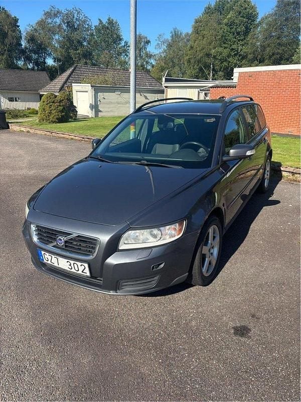 Grå Begagnad 2008 Volvo V50 Kombi | 21 900 kr (Bra pris) - Bild 1/4