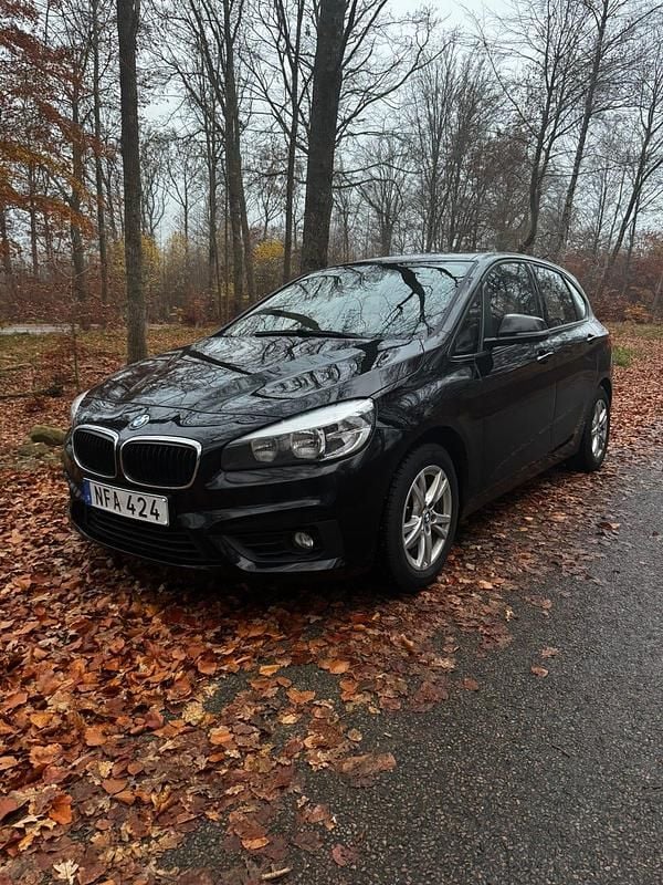 Begagnad 2017 BMW 216 Active Tourer Minibuss | 94 900 kr - Bild 1/4