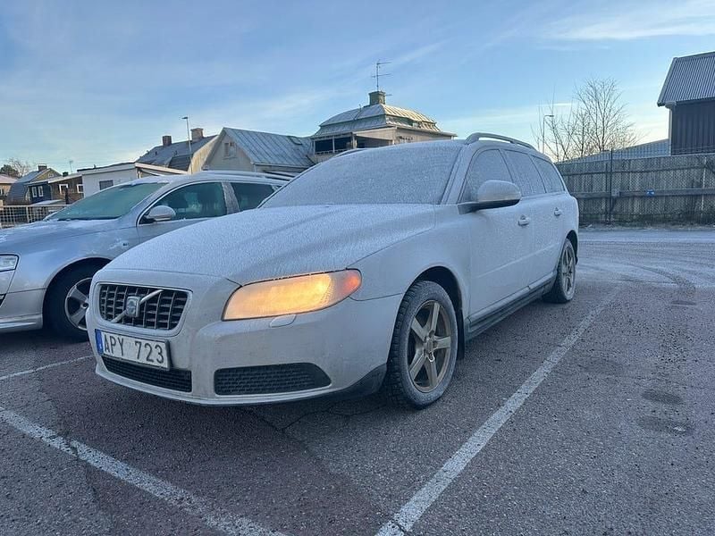 Silver Begagnad 2008 Volvo V70 Kombi | 27 500 kr - Bild 1/4