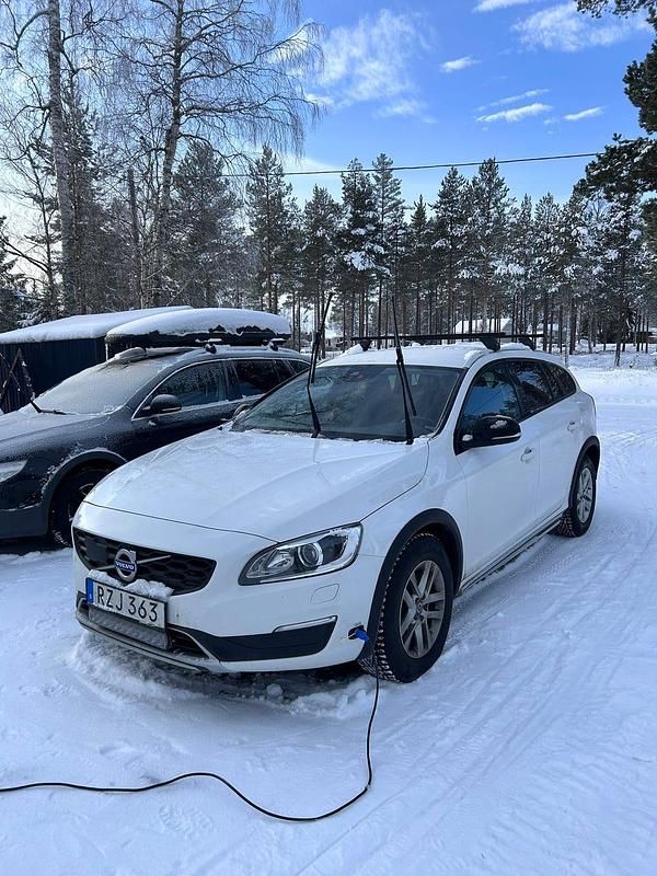 Begagnad Volvo V60 CC 150 HK (110 kW) 2018 Kombi