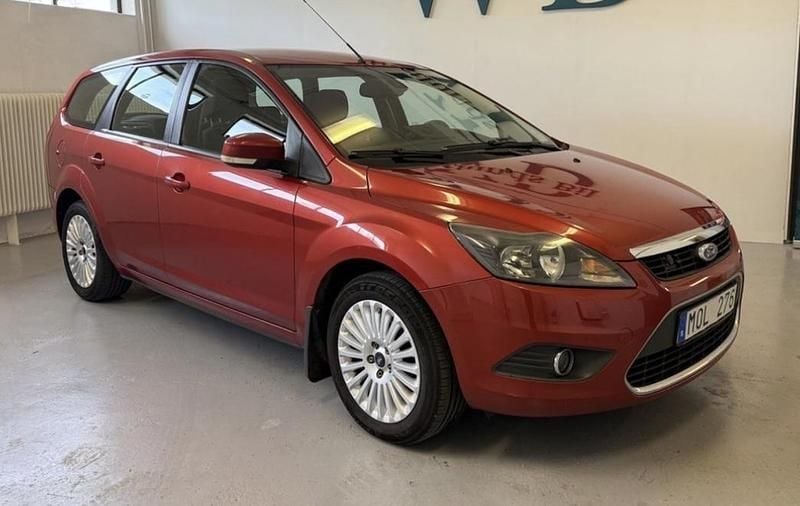 Orange Begagnad 2010 Ford Focus Titanium Kombi | 29 000 kr (Bra pris) - Bild 1/4