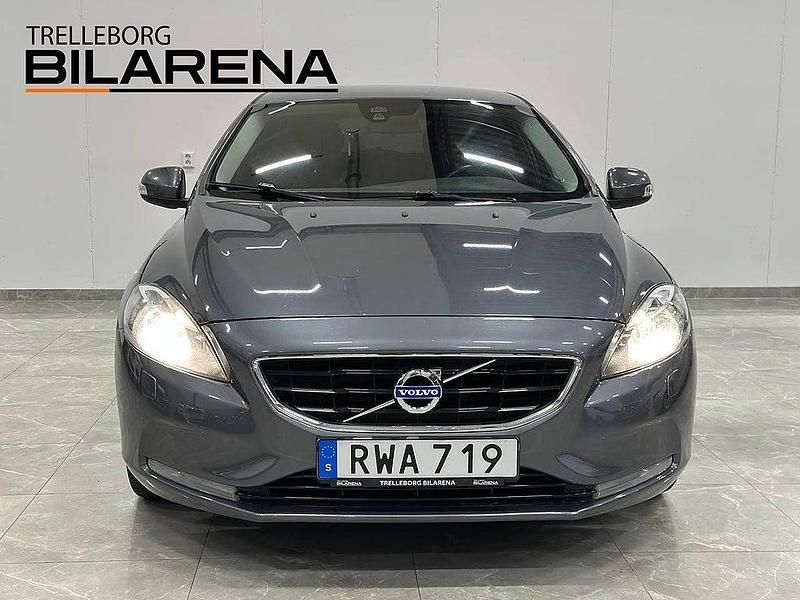 Begagnad Volvo V40 Kinetic 114 HK (83 kW) 2014 Grå Halvkombi