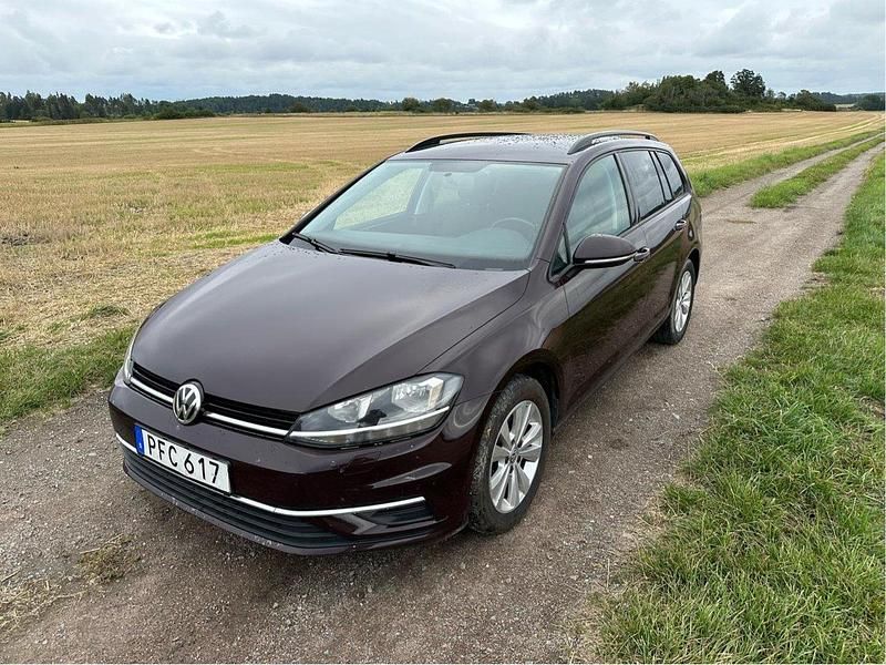 Röd Begagnad 2017 VW Golf VII Kombi | 87 000 kr (Bra pris) - Bild 1/4