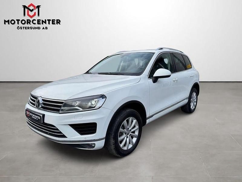 Vit Begagnad 2016 VW Touareg SUV | 139 900 kr (Marknadspris) - Bild 1/4