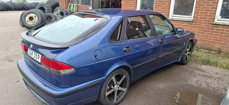Blå Begagnad 2001 Saab 9-3 Halvkombi | 26 000 kr (Marknadspris) - Bild 1/4