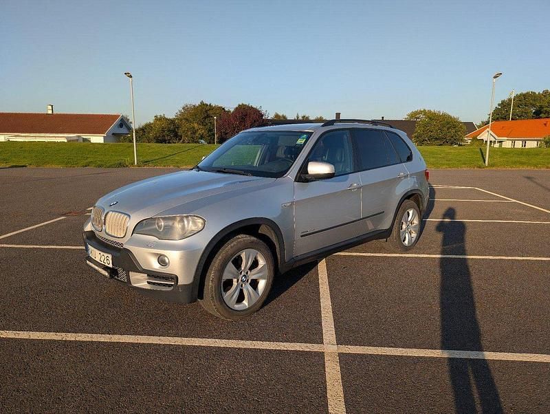Grå Begagnad 2010 BMW X5 SUV | 110 000 kr (Bra pris) - Bild 1/4