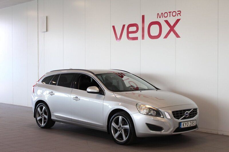 Ljusgrå Begagnad 2013 Volvo V60 Momentum Kombi | 69 500 kr (Bra pris) - Bild 1/4