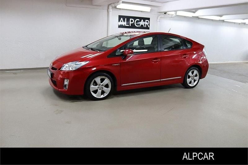 Röd Begagnad 2010 Toyota Prius Active Halvkombi | 69 900 kr (Marknadspris) - Bild 1/4