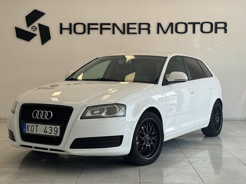 Vit Begagnad 2009 Audi A3 Sportback Attraction Halvkombi | 59 000 kr (Marknadspris) - Bild 1/4