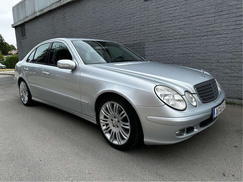 Silver Begagnad 2006 Mercedes E200 Classic Sedan | 55 000 kr (Marknadspris) - Bild 1/4