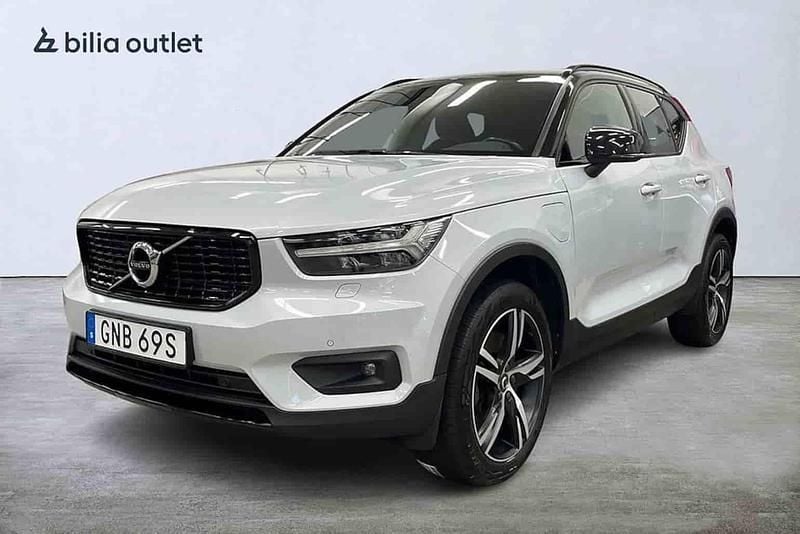 Begagnad Volvo XC40 R-Design 179 HK (131 kW) 2020 Silver SUV