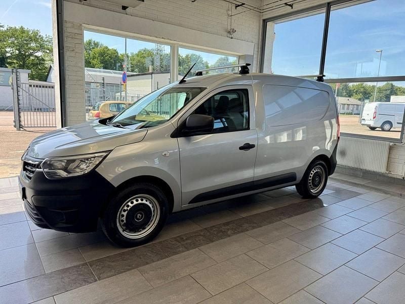 Grå (gråm) Begagnad 2022 Renault Kangoo Minibuss | 137 900 kr (Marknadspris) - Bild 1/4