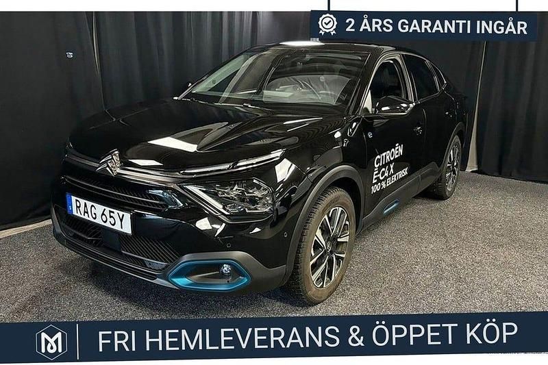 Svart metallic Begagnad 2022 Citroën e-C4 Shine Sedan | 259 900 kr (Lite dyr) - Bild 1/4
