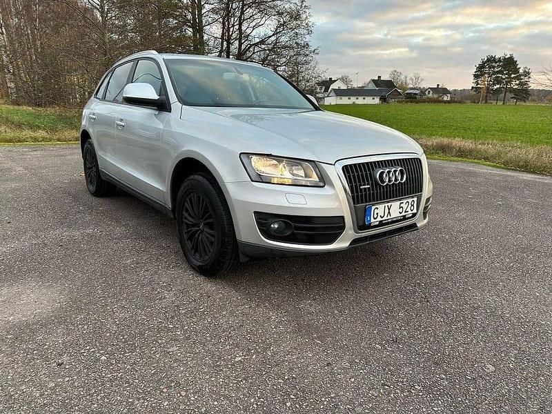 Silver Begagnad 2011 Audi Q5 SUV | 99 900 kr (Marknadspris) - Bild 1/4