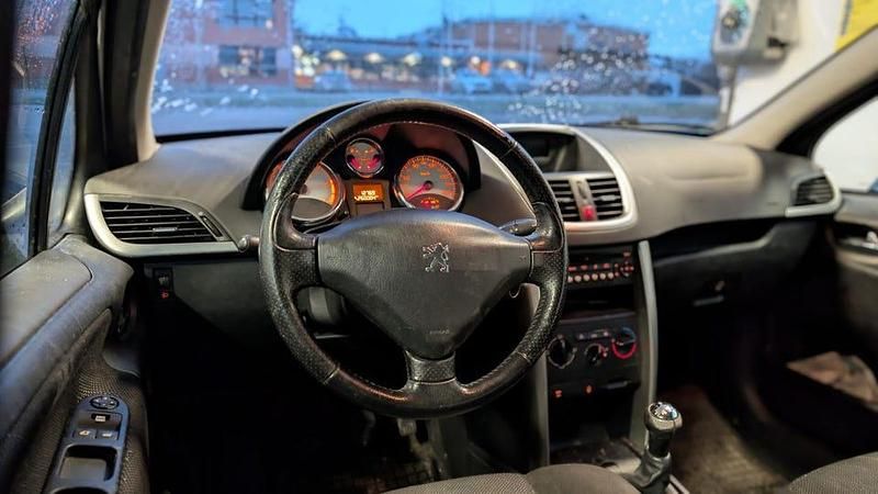 Begagnad Peugeot 207 109 HK (80 kW) 2007 Silver/grå