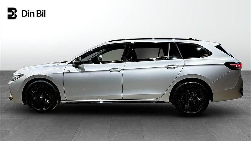 Begagnad VW Passat R-line 193 HK (141 kW) 2024 Oyster silver metallic Kombi