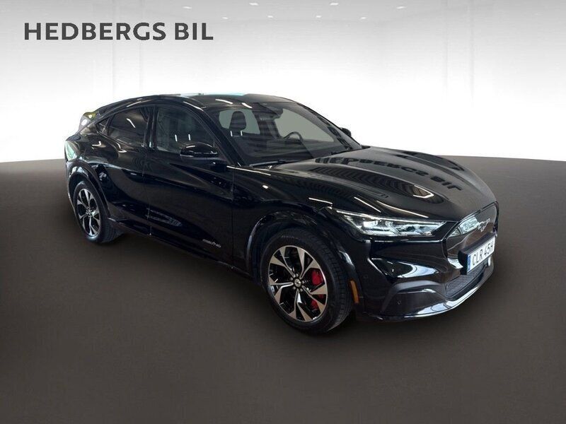 Svart Begagnad 2021 Ford Mustang Mach-E Standard Range SUV | 344 500 kr (Marknadspris) - Bild 1/4