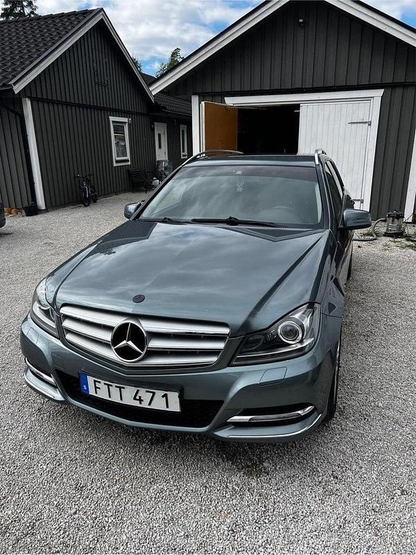 Grå Begagnad 2012 Mercedes C220 Avantgarde Kombi | 110 000 kr (Dyr) - Bild 1/4