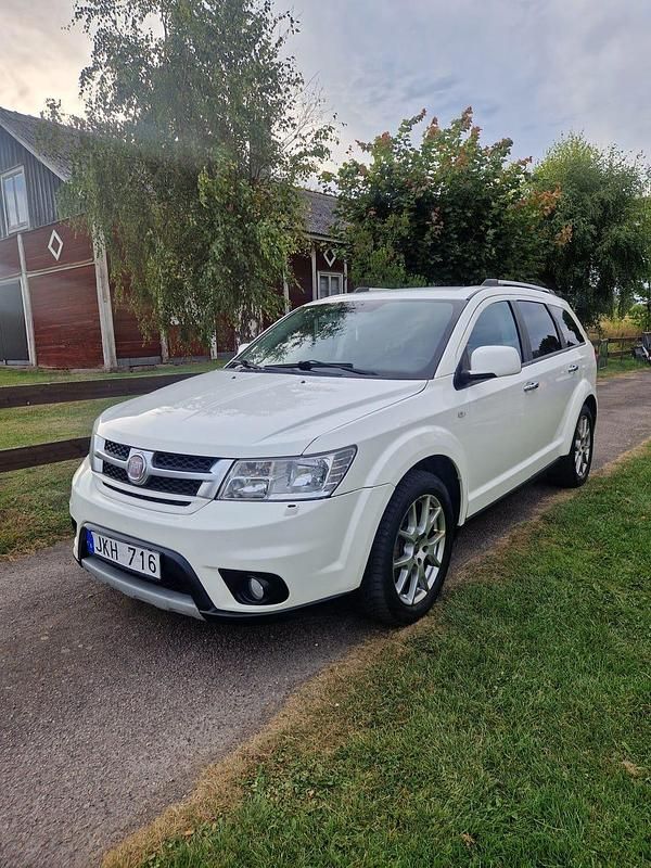 Begagnad 2013 Fiat Freemont SUV | 89 000 kr (Dyr) - Bild 1/2