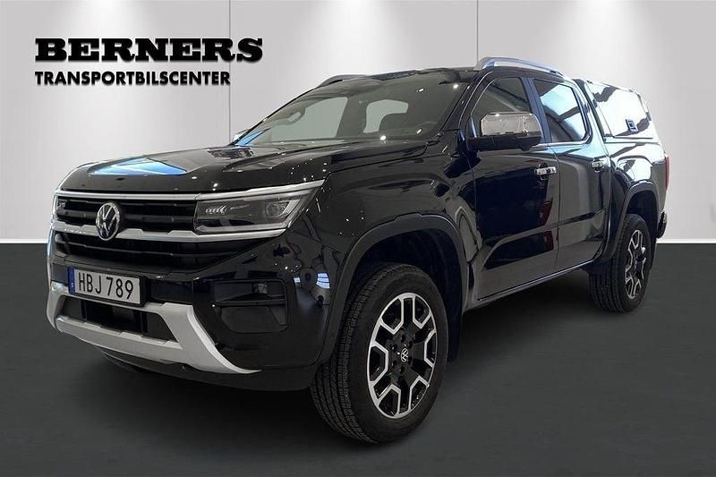 Svart Begagnad 2023 VW Amarok Pickup | 649 900 kr (Superpris) - Bild 1/4