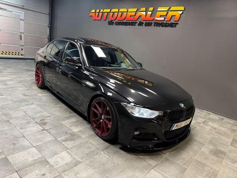 Svart Begagnad 2012 BMW 335 Sport Line Sedan | 224 900 kr (Marknadspris) - Bild 1/4