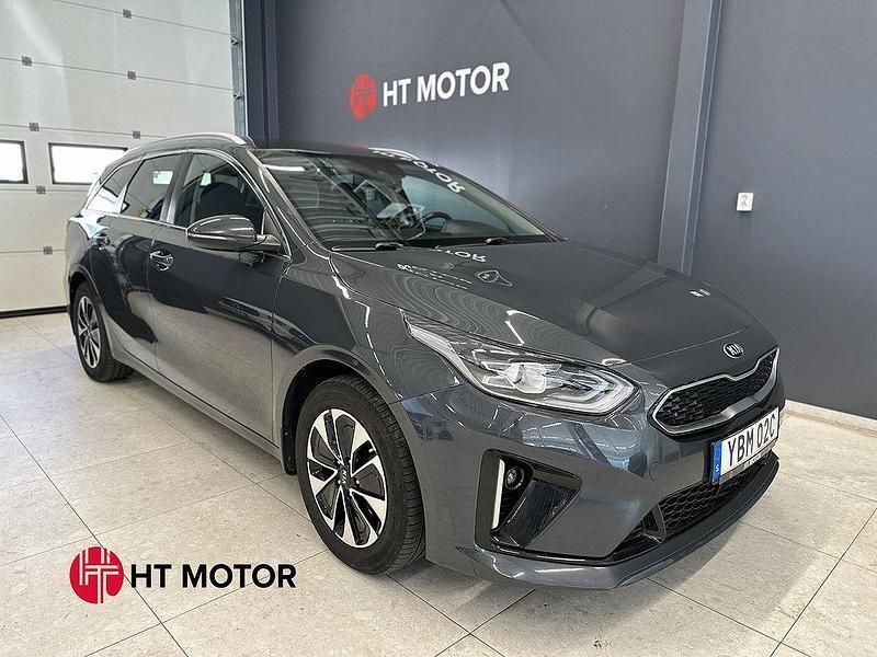 Grå Begagnad 2020 Kia Ceed Kombi | 204 900 kr (Marknadspris) - Bild 1/4