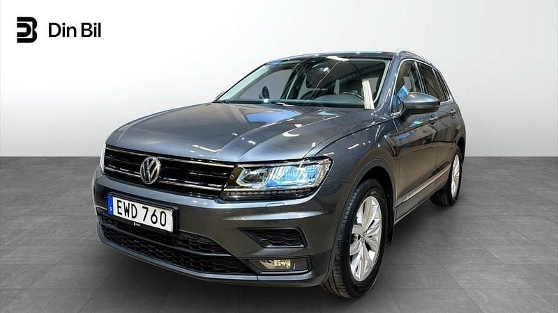 Mörkgrå Begagnad 2020 VW Tiguan Executive SUV | 259 900 kr (Bra pris) - Bild 1/4