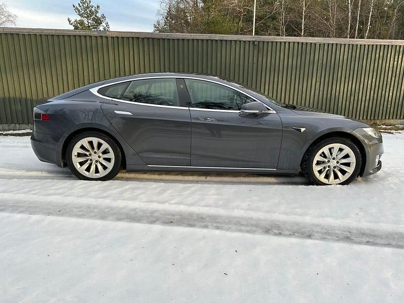 Begagnad 2018 Tesla Model S Halvkombi | 315 000 kr (Dyr) - Bild 1/4