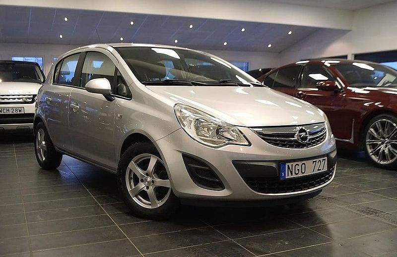Grå Begagnad 2013 Opel Corsa Halvkombi | 89 900 kr (Dyr) - Bild 1/4