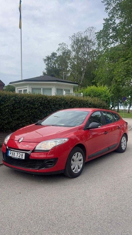 Röd Begagnad 2013 Renault Mégane GrandTour Kombi | 25 000 kr (Bra pris) - Bild 1/2