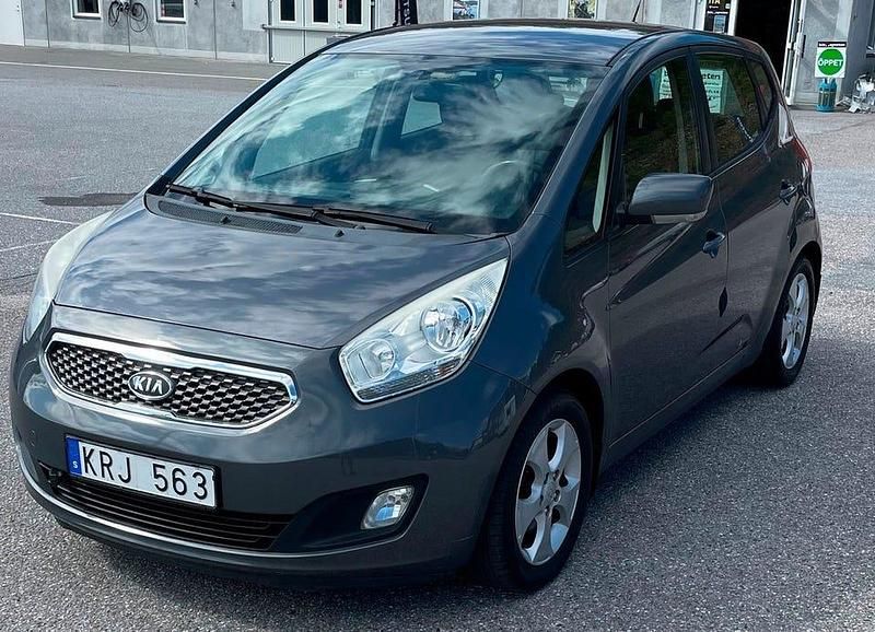 Grå Begagnad 2010 Kia Venga Comfort Halvkombi | 49 900 kr (Marknadspris) - Bild 1/4