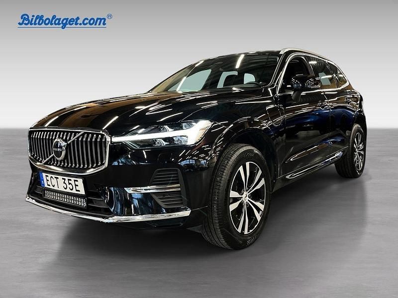 Svart Begagnad 2023 Volvo XC60 Core SUV | 419 900 kr (Marknadspris) - Bild 1/4