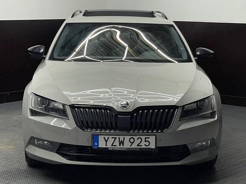 Begagnad Skoda Superb SportLine 190 HK (139 kW) 2018 Grå Kombi