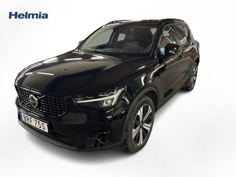 Svart Begagnad 2023 Volvo XC40 Plus SUV | 399 000 kr (Marknadspris) - Bild 1/4