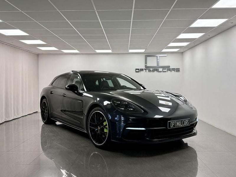 Mörk grå met. Begagnad 2018 Porsche Panamera 4 Sport Turismo Sedan | 579 900 kr (Marknadspris) - Bild 1/4