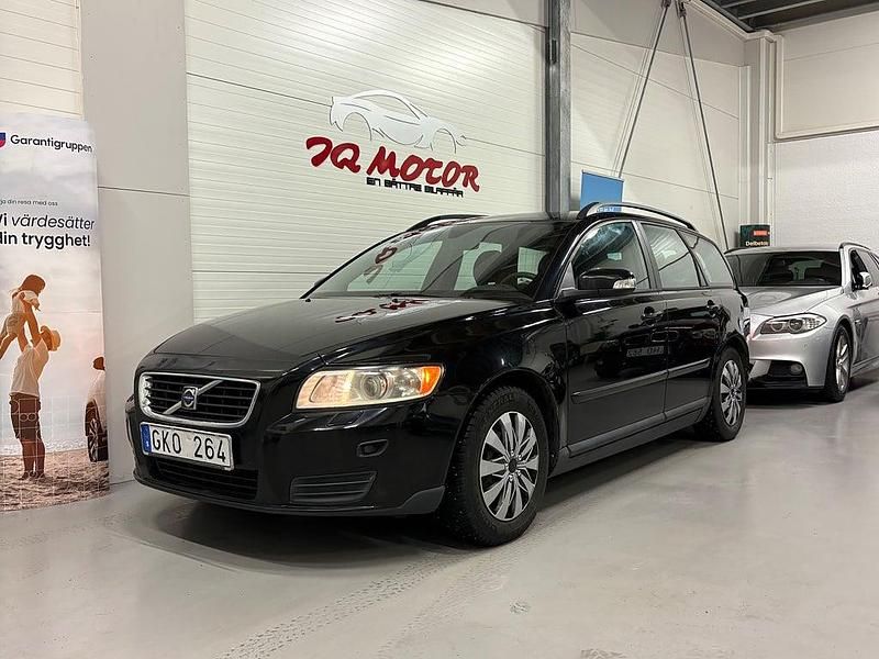 Svart Begagnad 2007 Volvo V50 Kombi | 39 900 kr (Marknadspris) - Bild 1/4