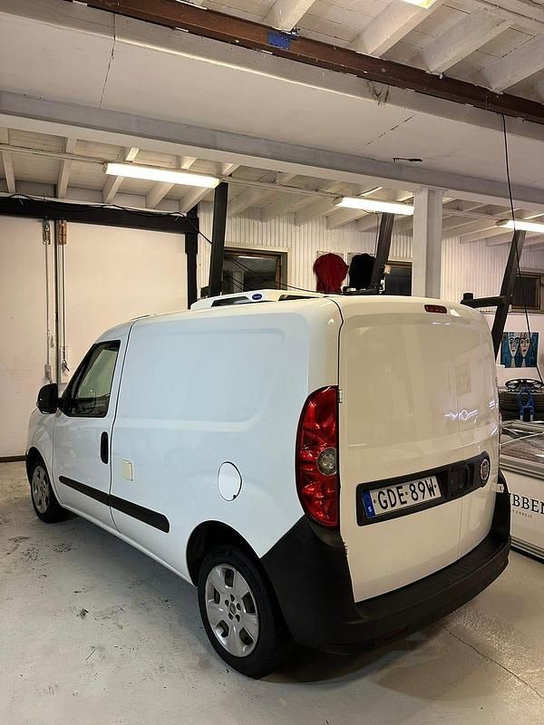 Begagnad Fiat Doblò 90 HK (66 kW) 2014 Vit Minibuss