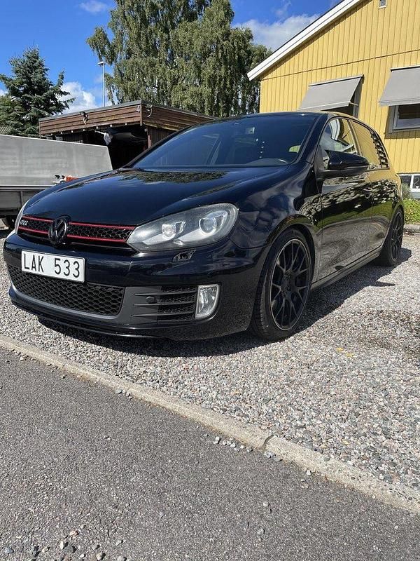 Svart Begagnad 2011 VW Golf VI GTI Halvkombi | 105 000 kr (Lite dyr) - Bild 1/4