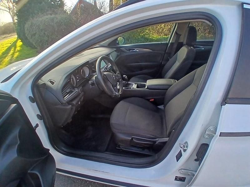 Begagnad Opel Insignia 136 HK (100 kW) 2019 Vit Kombi