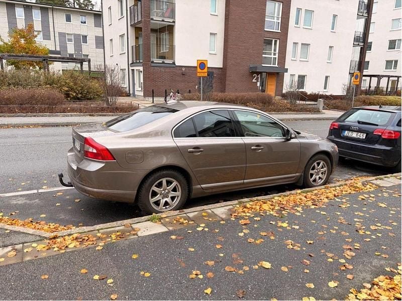 Grå Begagnad 2008 Volvo S80 Momentum Sedan | 42 000 kr (Bra pris) - Bild 1/4