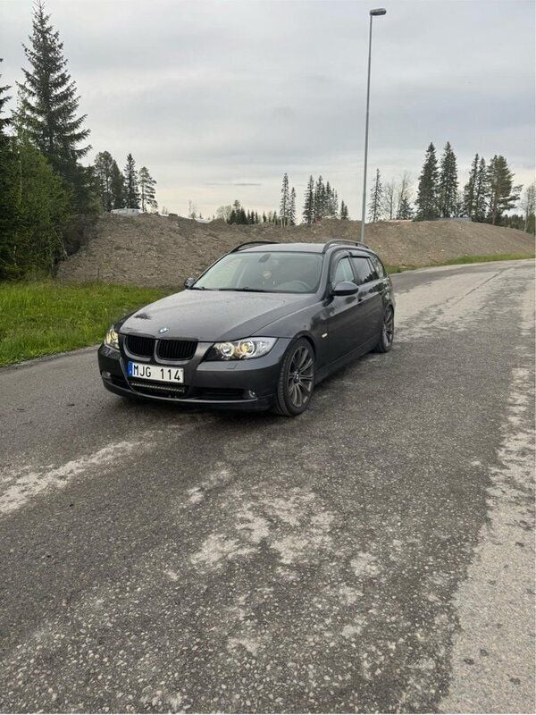Grå Begagnad 2008 BMW 320 Kombi | 55 000 kr (Marknadspris) - Bild 1/4