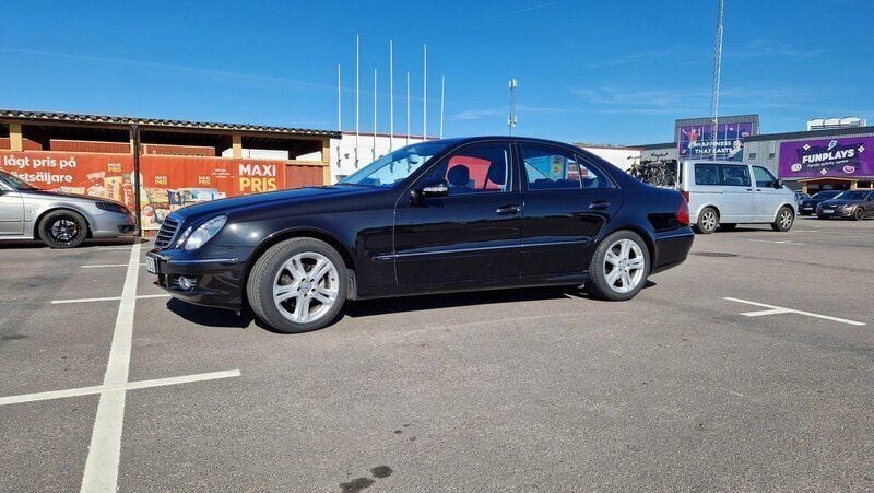Svart Begagnad 2007 Mercedes E200 Avantgarde Sedan | 73 000 kr (Marknadspris) - Bild 1/4